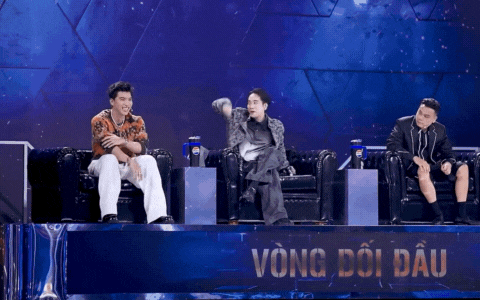 Nam rapper được giới thiệu là khách mời, ngồi cùng JustaTee, Thái VG