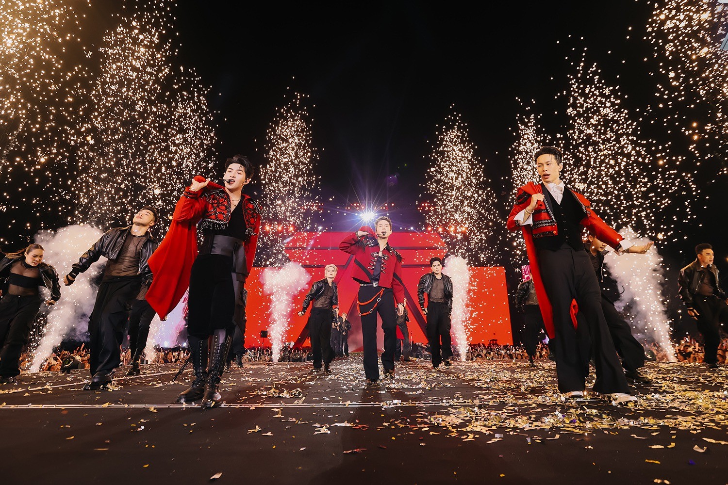 Concert thứ hai của Anh trai say hi , tổ chức tại Khu đô thị Vạn Phúc, TP Thủ Đức, TPHCM tối 19/10.