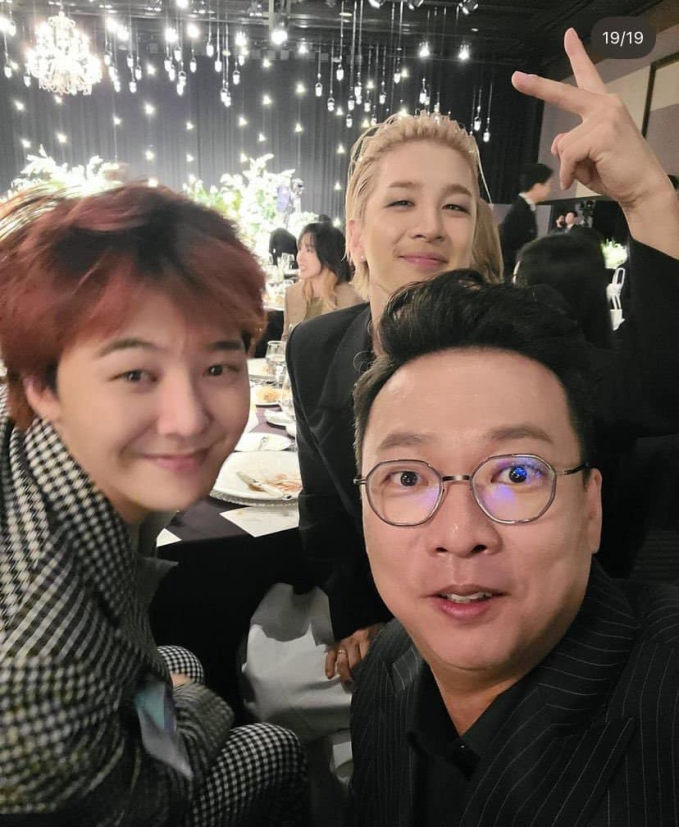 G-Dragon đã nhuộm tóc đỏ