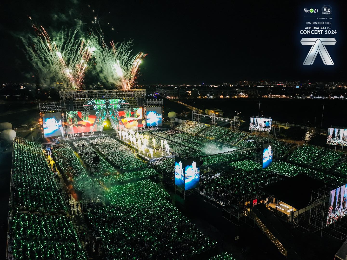 Đêm 2 tại Khu đô thị Vạn Phúc - cùng ngày với concert Anh Trai Vượt Ngàn Chông Gai hôm 19/10