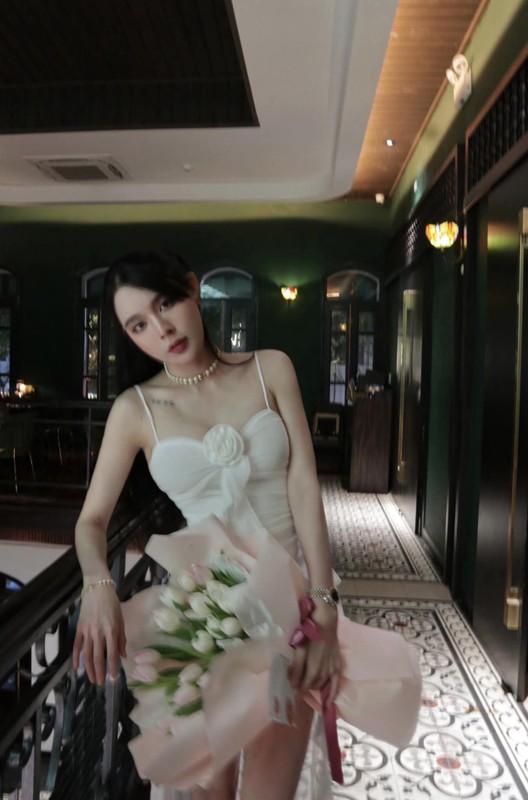 Cô nàng cũng tự lập về tài chính khi đảm nhận nhiều công việc cùng lúc như: Cổ đông của một nhà hàng BBQ ở Nam Định, huấn luyện viên thể hình online, cổ đông của một quán cà phê sang chảnh ở Hà Nội, đồng sáng lập của trung tâm đào tạo pha chế nước.