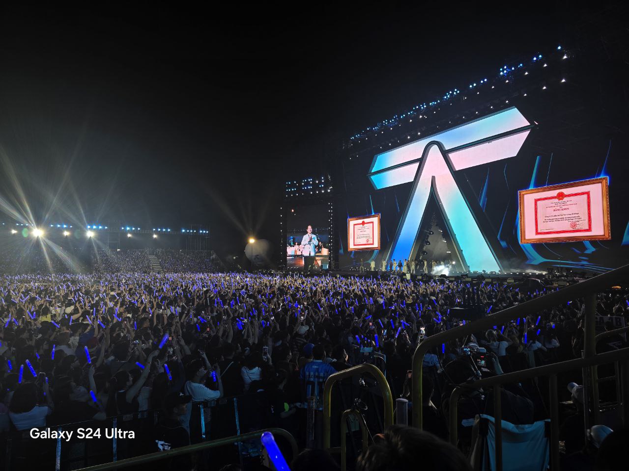 Concert 2 Anh Trai Say Hi khiến khán giả thất vọng hơn so với đêm 1 vì thiếu chỉn chu, kỹ lưỡng