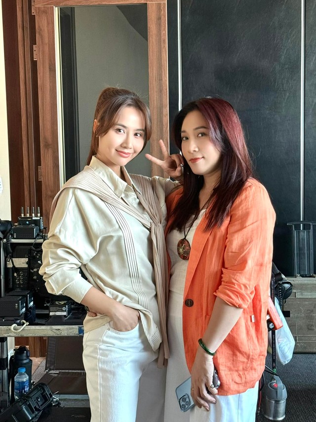 Gần đây, Thu Huyền đóng vai sếp của Huyền Lizzie trong phim Chúng ta của 8 năm sau phần 2