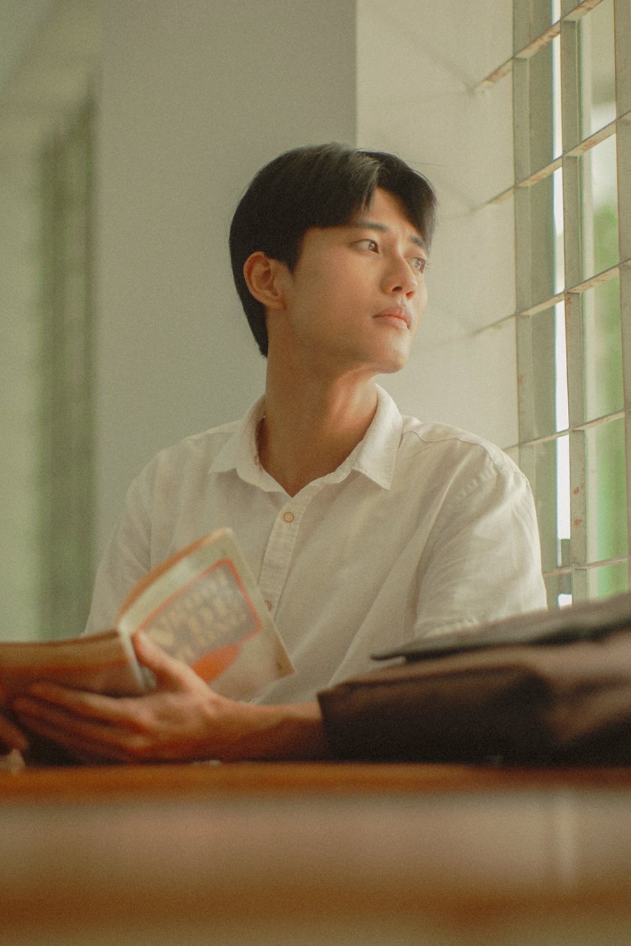 Avin Lu được ví như nam thần xé sách bước ra khi hóa thân vào vai Vinh