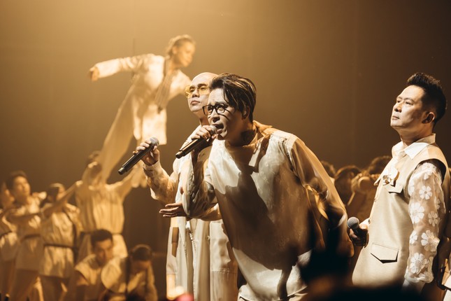 Một số khán giả cho rằng Tuấn Hưng xứng đáng lọt Top 17 hơn chẳng hạn Tiến Luật. Ảnh: BTC