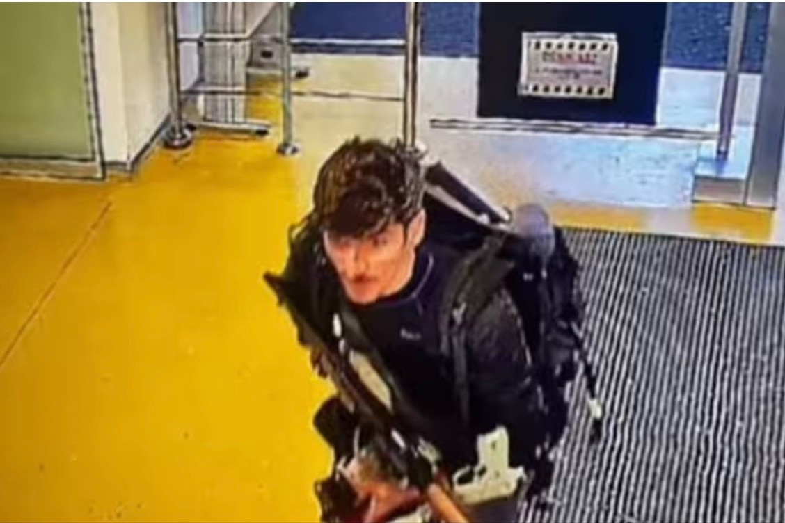 Hình ảnh một trong số những kẻ tấn công. Ảnh: NDTV