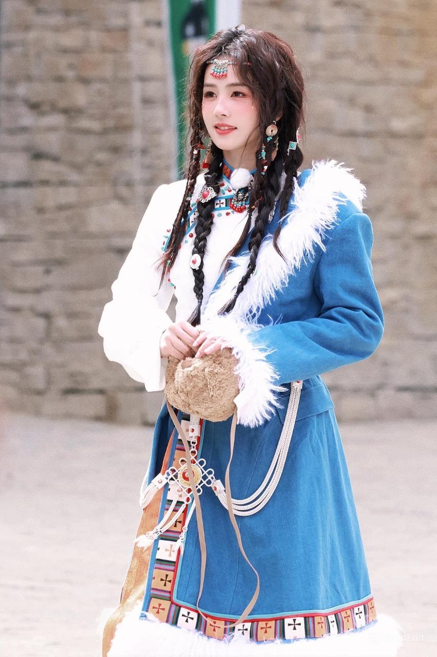 Trên mạng xã hội, khán giả dành rất nhiều lời khen cho vẻ đẹp của Bạch Lộc trong tạo hình mới.