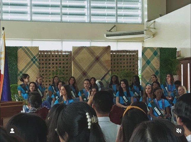 Hình ảnh khiến cuộc thi bị chê tổ chức thiếu chuyên nghiệp, tạm bợ.