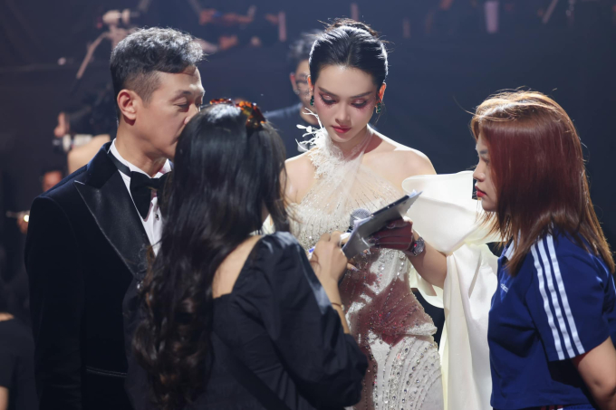 Quỳnh Lương chịu nhiều áp lực khi làm MC trong 2 đêm Chung kết Anh trai vượt ngàn chông gai