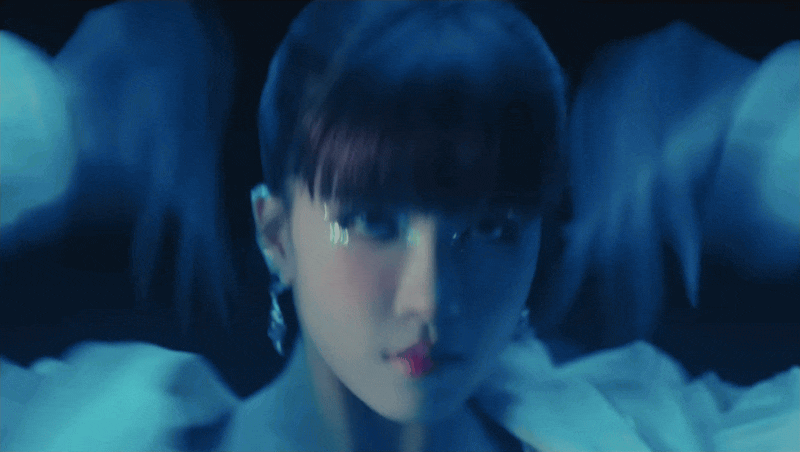 Thiều Bảo Trâm khác lạ