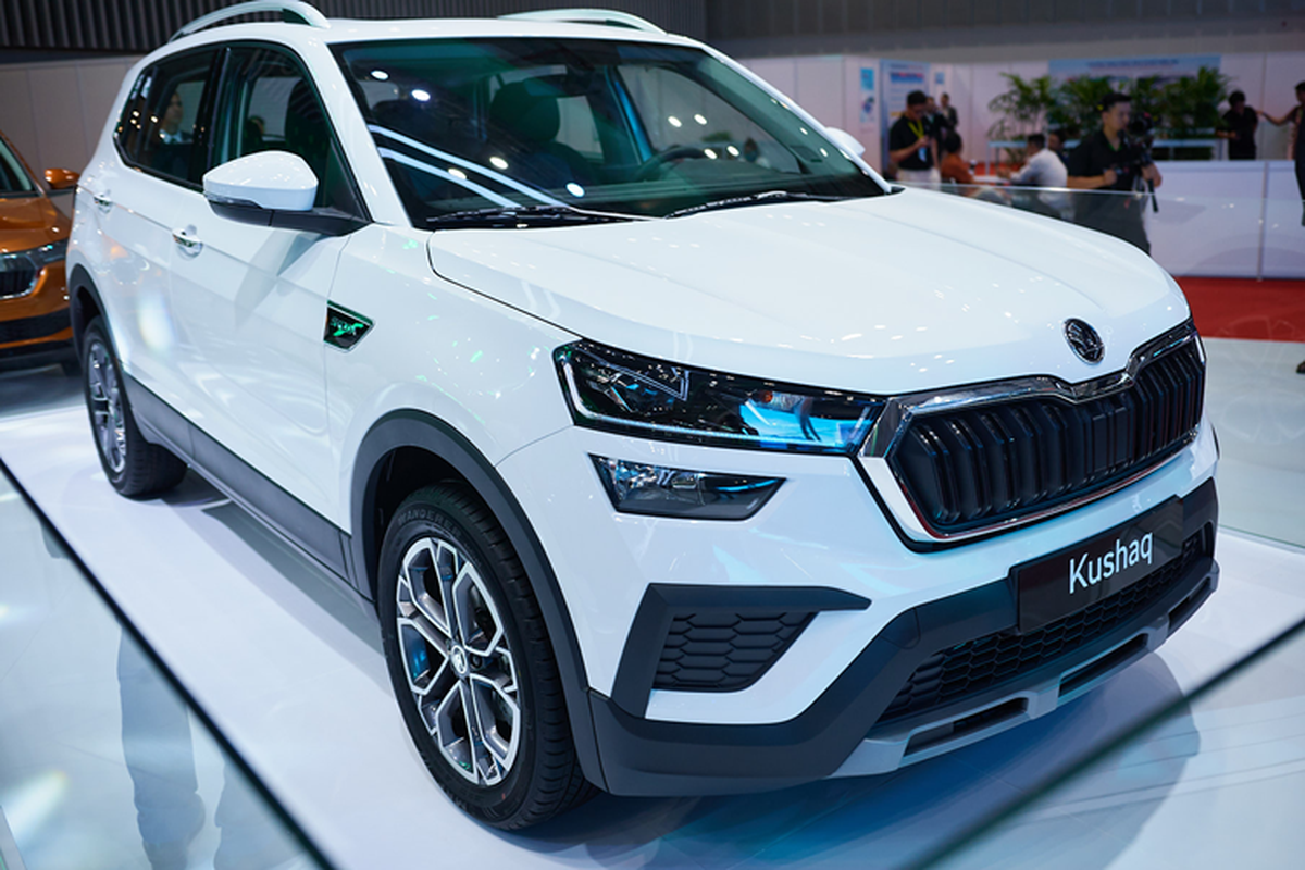 Tại triển lãm VMS 2024, chiếc Skoda Kushaq 2025 mới chính là sản phẩm được hãng xe của cộng hoà Séc đặt làm trọng tâm (chứ không phải mẫu Kodiaq thế hệ mới) khi trưng bày đúng 1 xe duy nhất với khung kính bao quanh, không cho khách tham quan tiếp cận quá gần và do đó không thể quan sát kỹ nội thất bên trong.