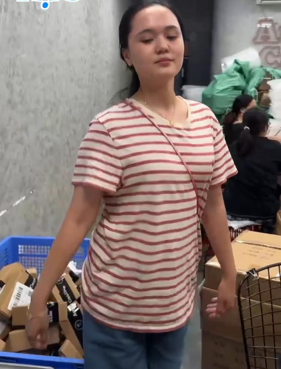 Quỳnh Anh bị chê mặc đồ hiệu như đồ chợ