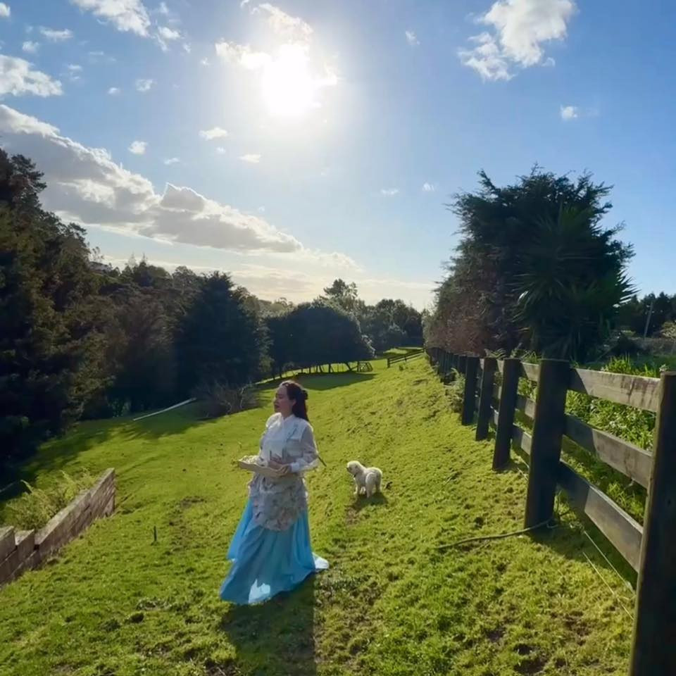 Trương Phương sống tại một căn nhà vườn rộng ở New Zealand.