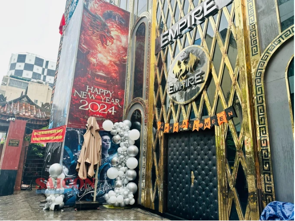 Quán bar Empire sáng nay còn hình ảnh giới thiệu đêm diễn của DJ Thái Hoàng. Ảnh: Sài Gòn Giải Phóng