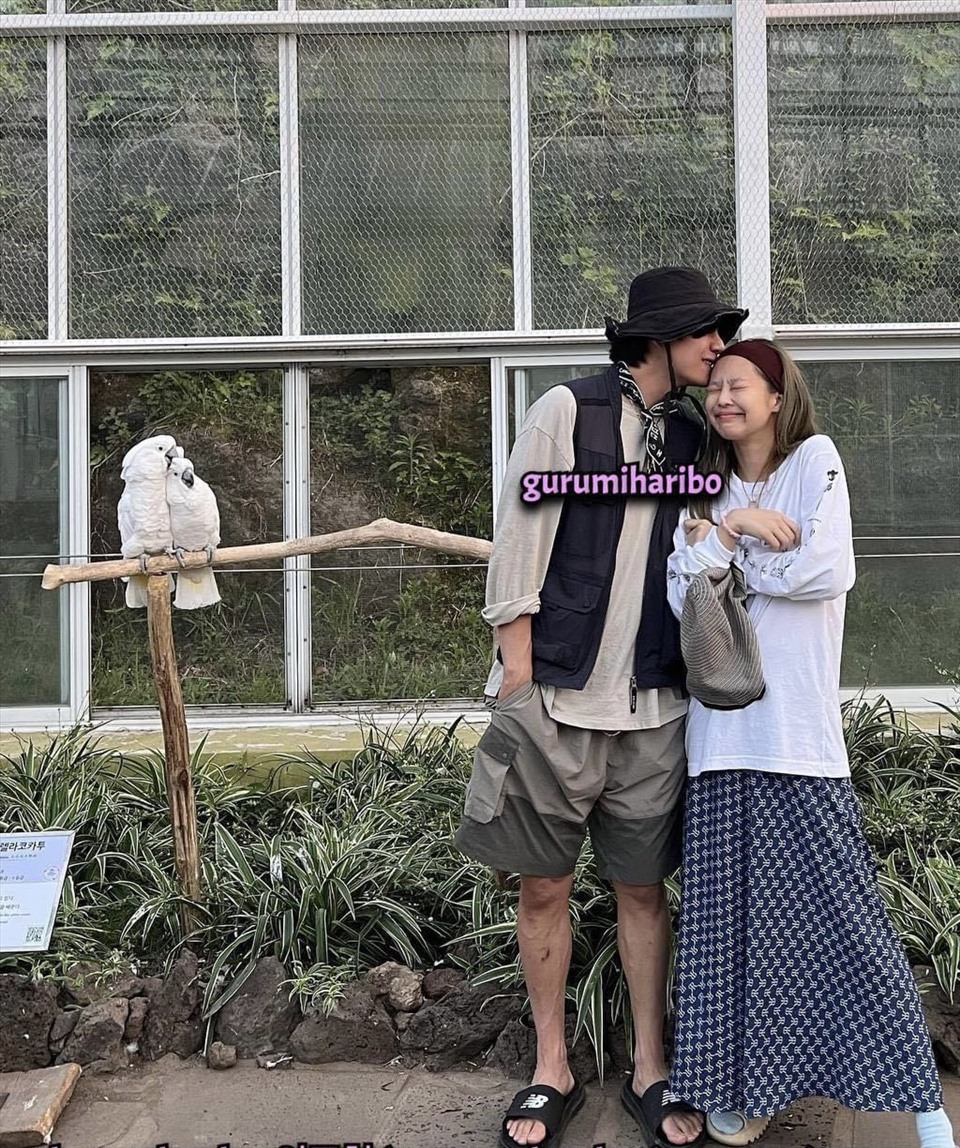 HYBE nhận định rằng, có thể lợi dụng tin hẹn hò của V để các thành viên BTS khác được nghỉ ngơi