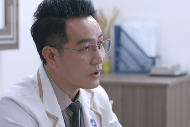 Nguyễn Phi Hùng trong vai bác sĩ Quang Vinh