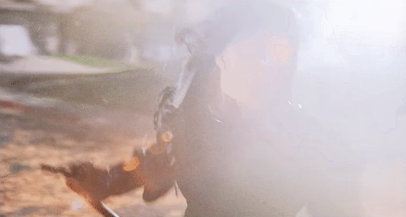 Lady Gaga tăng thêm phần rùng rợn cho MV bằng những phân cảnh quay cận mặt, biểu cảm 