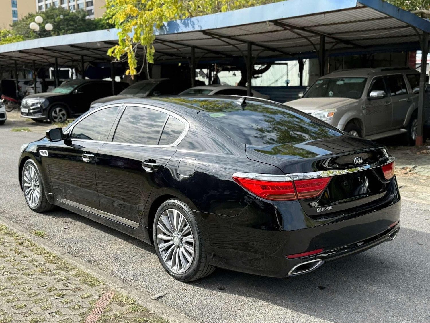 Sau 7 năm sử dụng, KIA Quoris vẫn còn mới và chưa có dấu hiệu xuống cấp. Ảnh: Mẫn Hồ