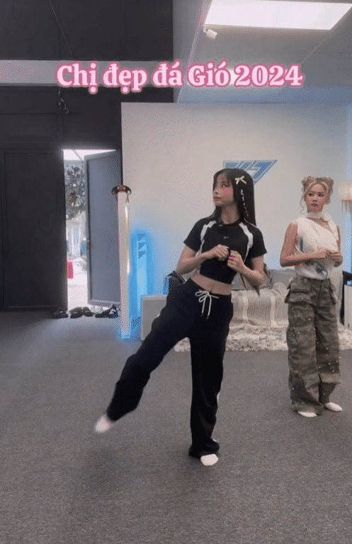 Châu Tuyết Vân khoe khả năng 