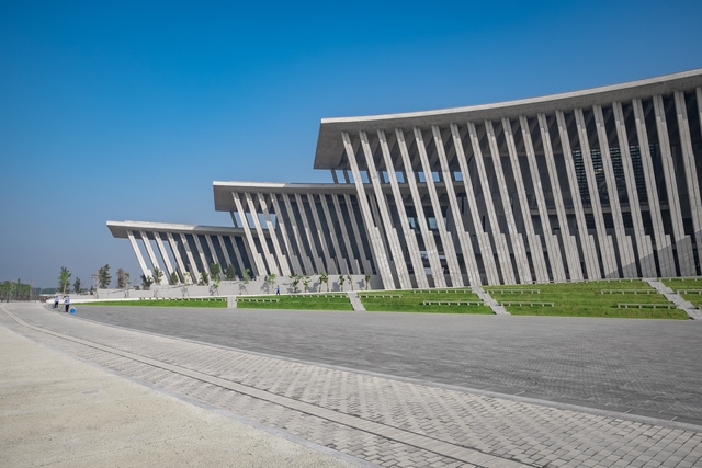 Bảo tàng Lịch sử Quân sự Việt Nam được Bộ Quốc phòng đầu tư xây dựng mới từ năm 2019, trên diện tích 386.600m2, với thiết kế hiện đại và nhiều công năng