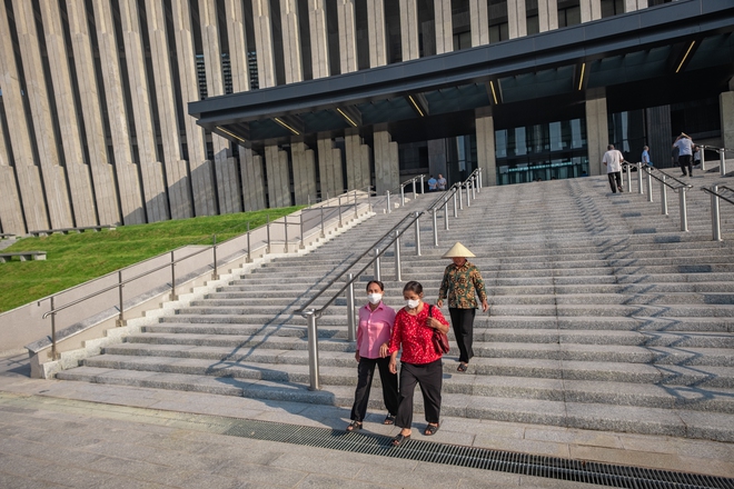 Ngay từ sáng sớm nay, đã có rất đông người dân đến với bảo tàng để tham quan