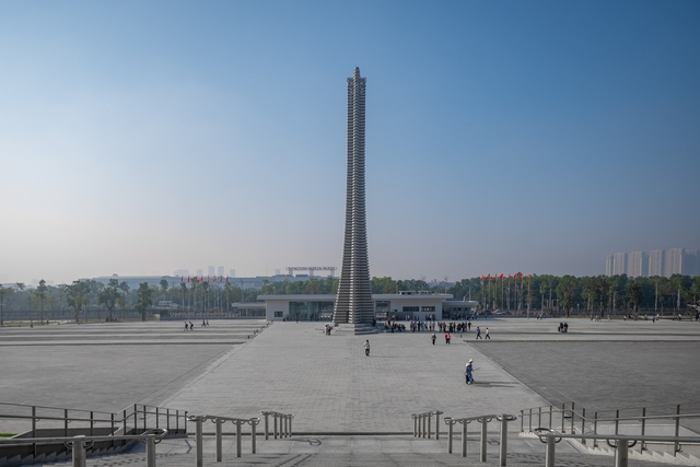 Từ hôm nay, ngày 1/11, Bảo tàng Lịch sử Quân sự Việt Nam chính thức mở cửa đón, phục vụ khách tham quan và miễn phí vé vào cửa tới hết tháng 12 năm nay.