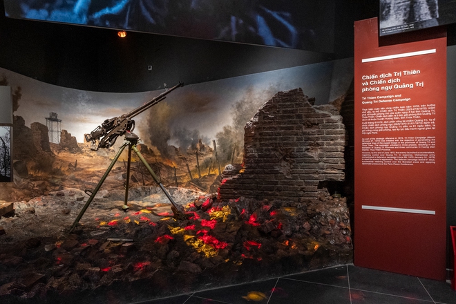 Bên cạnh đó, bảo tàng áp dụng nhiều phương pháp trưng bày mới, kết hợp với các công nghệ sa bàn 3D mapping; thiết bị màn hình tra cứu thông tin, media tư liệu ảnh, thuyết minh tự động audioguide và mã QR tra cứu thông tin hiện vật, hình ảnh và hơn 60 video clip giới thiệu về chiến dịch, trận đánh và các nhân vật lịch sử mang đến cho khách tham quan trải nghiệm hoàn toàn mới