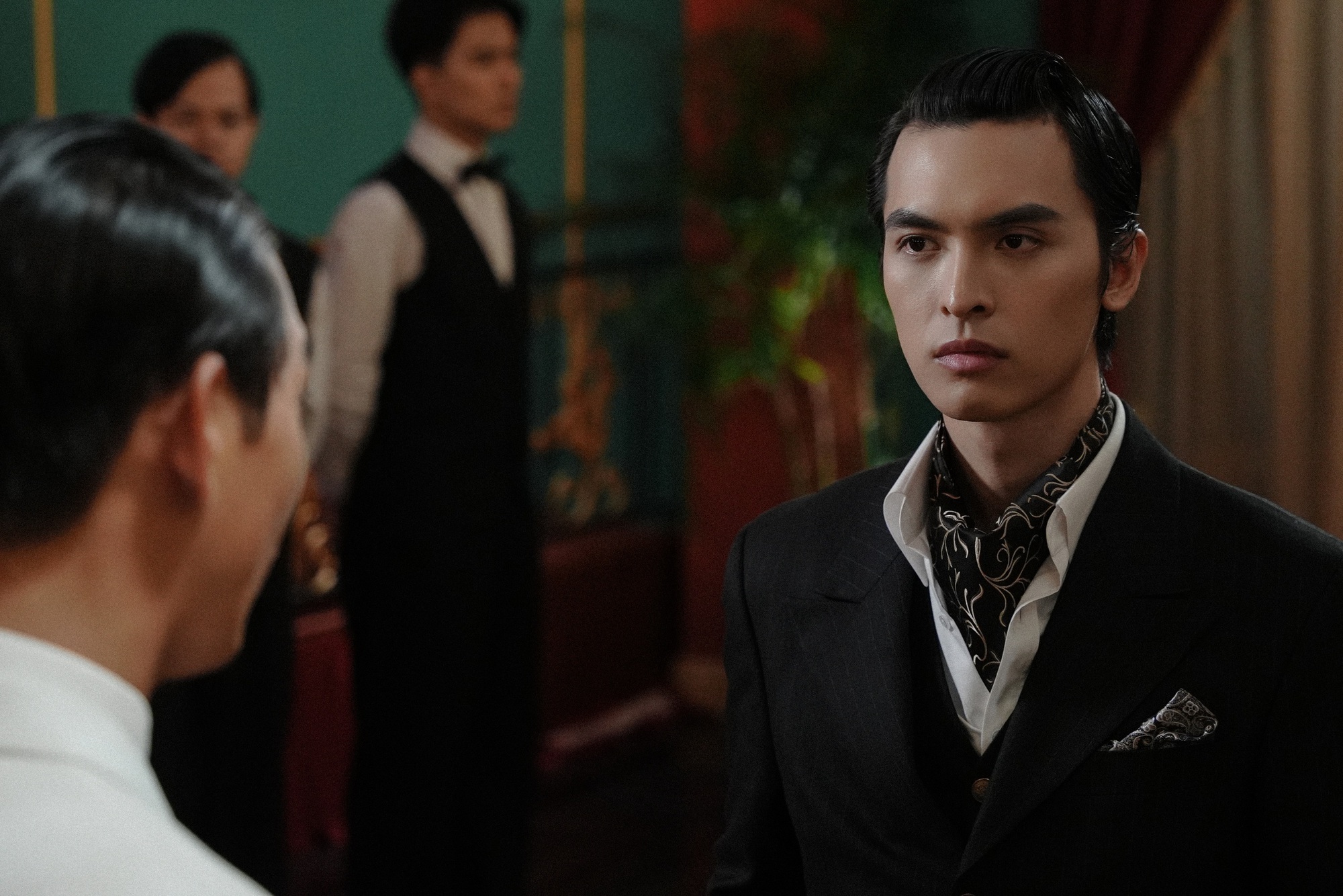 Tạo hình tóc mái vuốt ngược bị nhiều người 