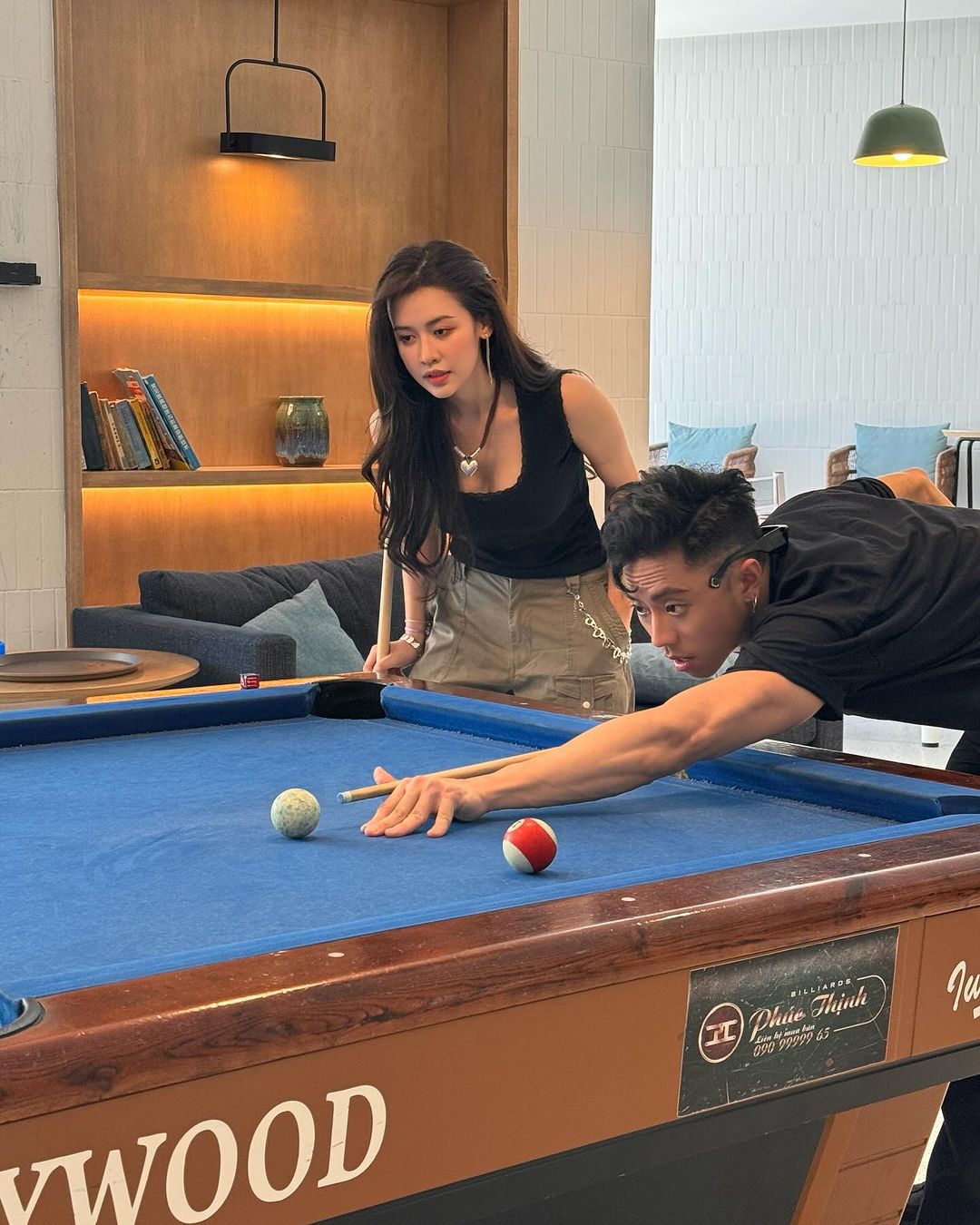 Cặp đôi có quãng thời gian vui vẻ trên Đảo Thiên Đường.