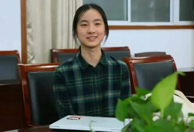 Dù chỉ mới 17 tuổi nhưng thành tích học tập của Văn Kỳ khiến nhiều người phải ngưỡng mộ