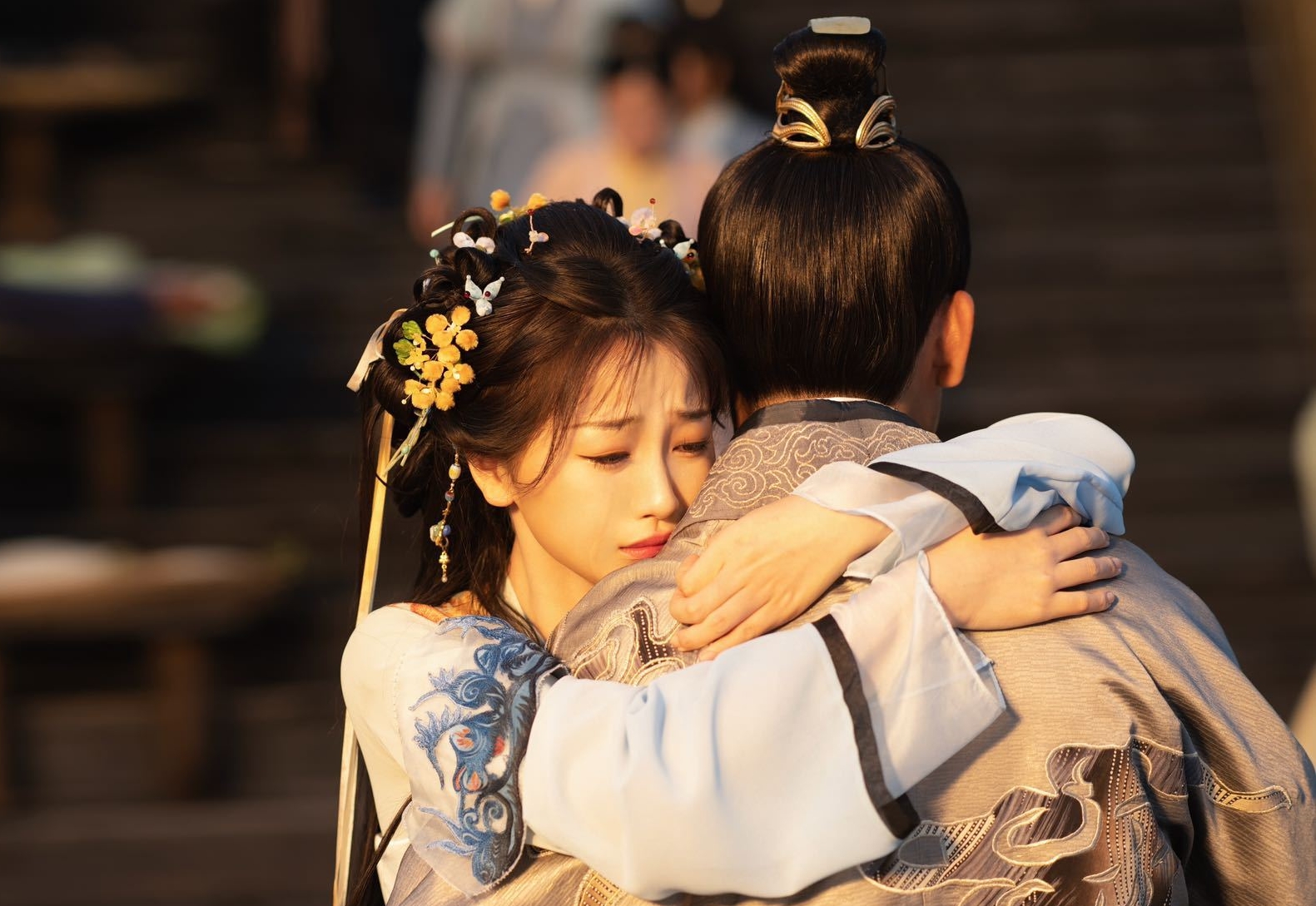 Cảnh Lăng Diệu Diệu gặp lại người cha quá cố trong thế giới mới gây xúc động