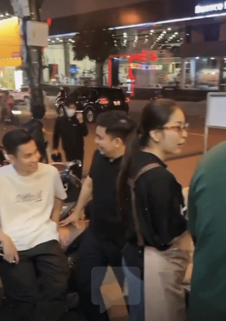 Vợ chồng Nhật Lê được team qua đường bắt gặp hồi tháng 2/2024.