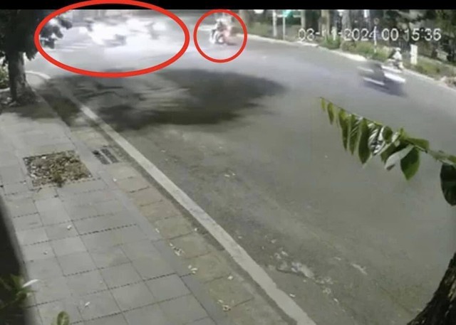Hiện trường vụ việc từ camera bên đường. Ảnh: MXH