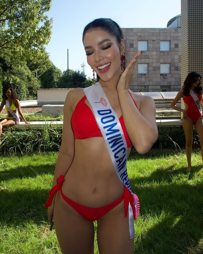 Miyuki Cruz có cha là người Cộng hòa Dominica, mẹ là người Nhật Bản.