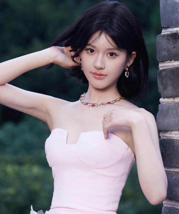 Triệu Lộ Tư lo lắng trước hiệu quả chiếu của Rèm Ngọc Châu Sa