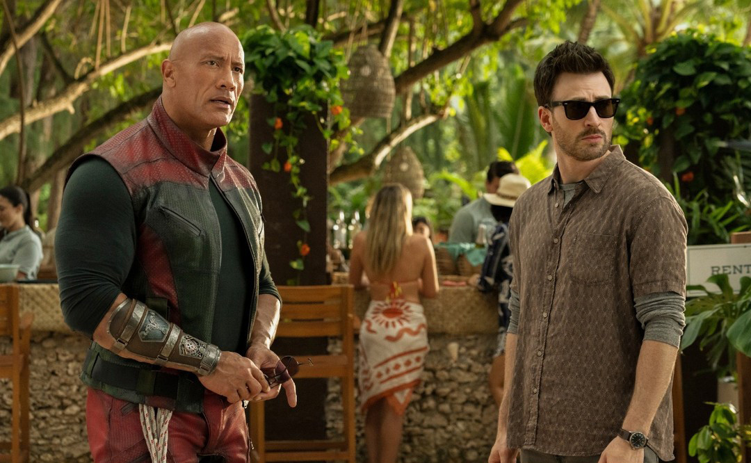 Dwayne Johnson và Chris Evans trong 