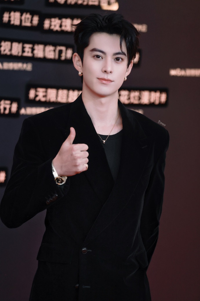 Vương Hạc Đệ đẹp hoàn hảo.