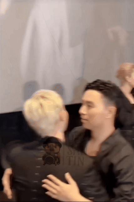 “Cái ôm thế kỷ” giữa Aiden và Erik trong buổi họp báo (Nguồn: Vetsantin)