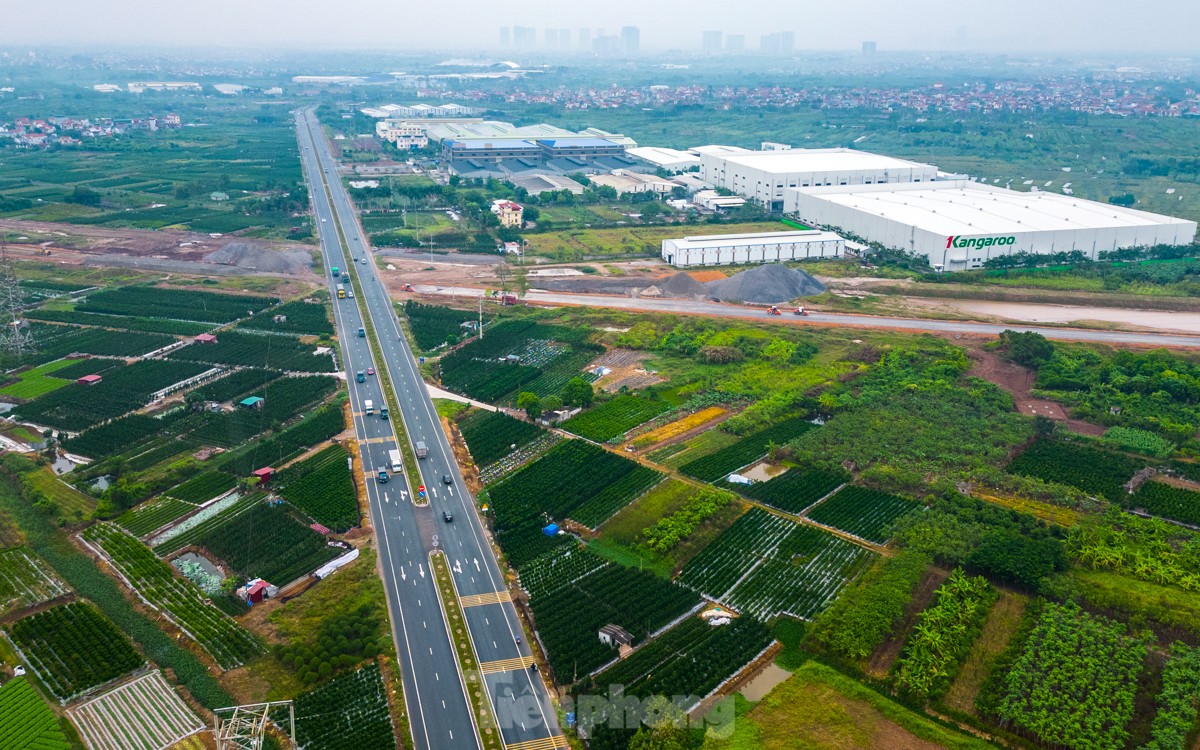 Tuyến đường liên tỉnh cũng đi qua nhiều khu công nghiệp lớn như: Khu công nghiệp Khoái Châu, Yên Mỹ II, và Phố Nối B... Ngoài ra, còn kết nối trực tiếp với Vành đai 4 - vùng Thủ đô hiện đang xây dựng.