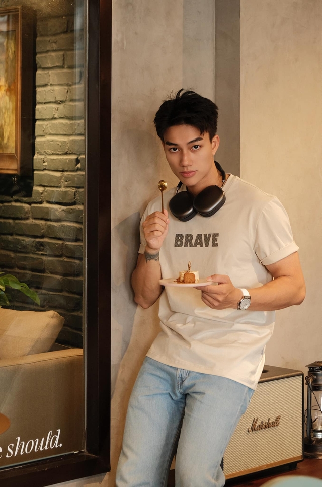 Hoàng Nhật ngoài đời