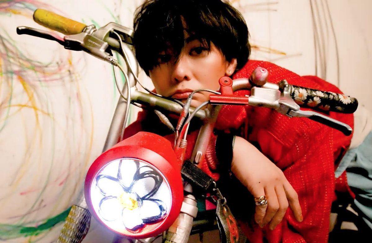 Cách HIEUTHUHAI ra nhạc được ví như G-Dragon