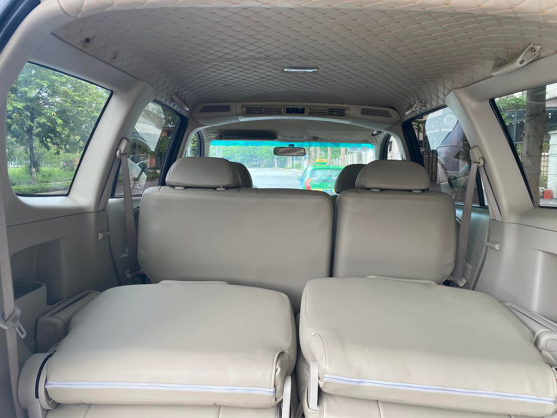 Nội thất Mitsubishi Zinger 2009. Ảnh minh họa: Nguyễn Đắc Dũng