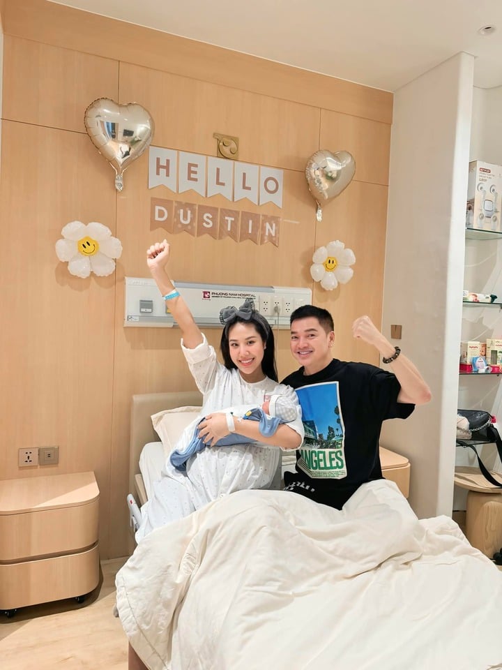 Quang Minh gây sốt khi thông báo lên chức bố lần thứ 3 ở tuổi 65