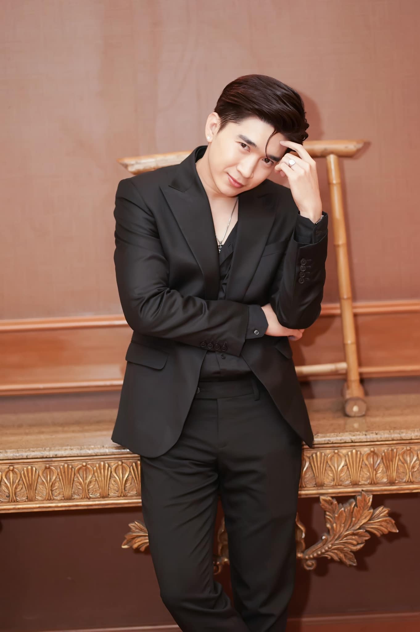 Tháng 4/2023 Chi Dân vướng vào một lùm xùm khá lớn phải lên tiếng xin lỗi vì khiến khán giả phiền lòng