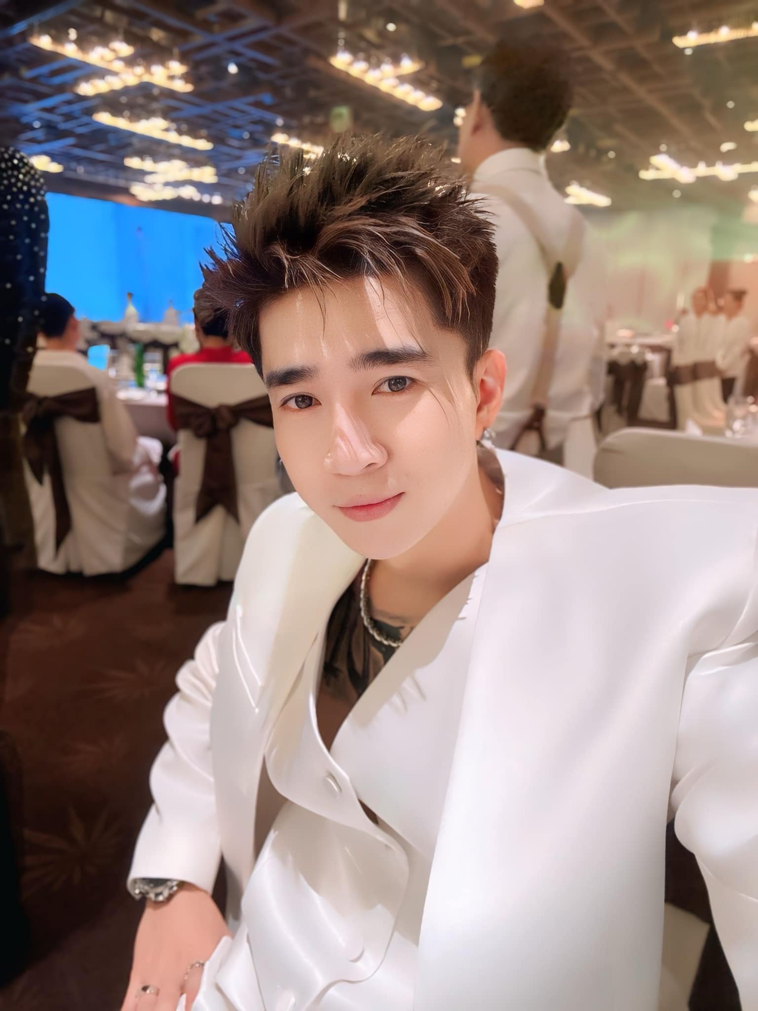 Lần gần nhất Chi Dân lộ diện trước công chúng là ở đám cưới của diễn viên Anh Đức