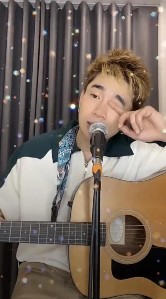 Chi Dân khóc mong khán giả vẫn thương yêu mình và hứa sẽ trở lại hoạt động chăm chỉ hơn