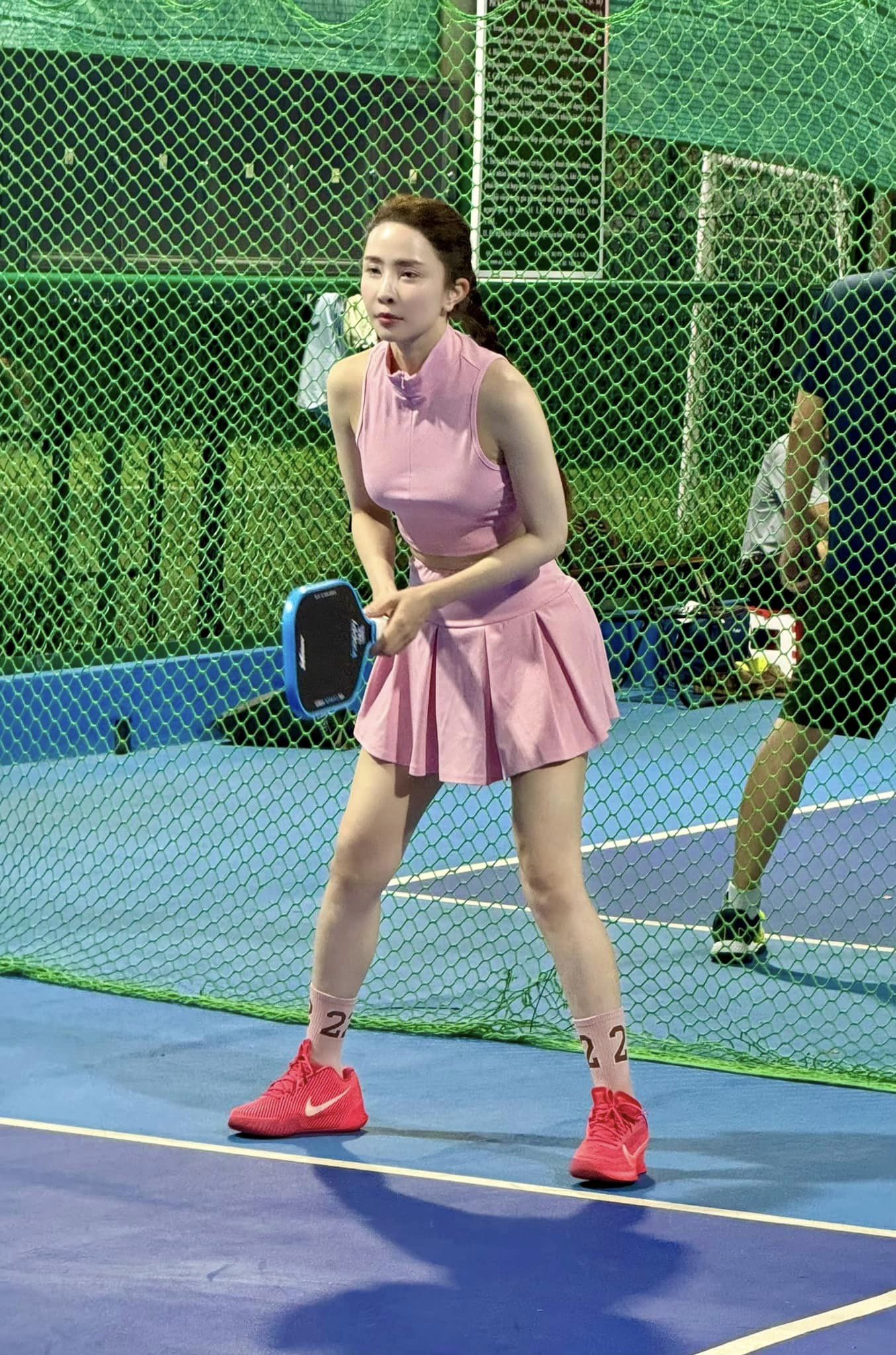 Trong suốt thời gian qua, cả hai liên tiếp bị netizen soi nhiều hint đang hẹn hò