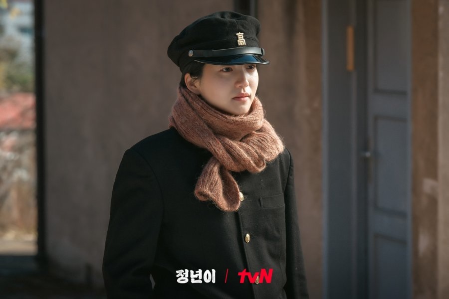 Đảm nhận vai nữ chính Jeong Nyeon là Kim Tae Ri, Thị hậu Baeksang 2022.