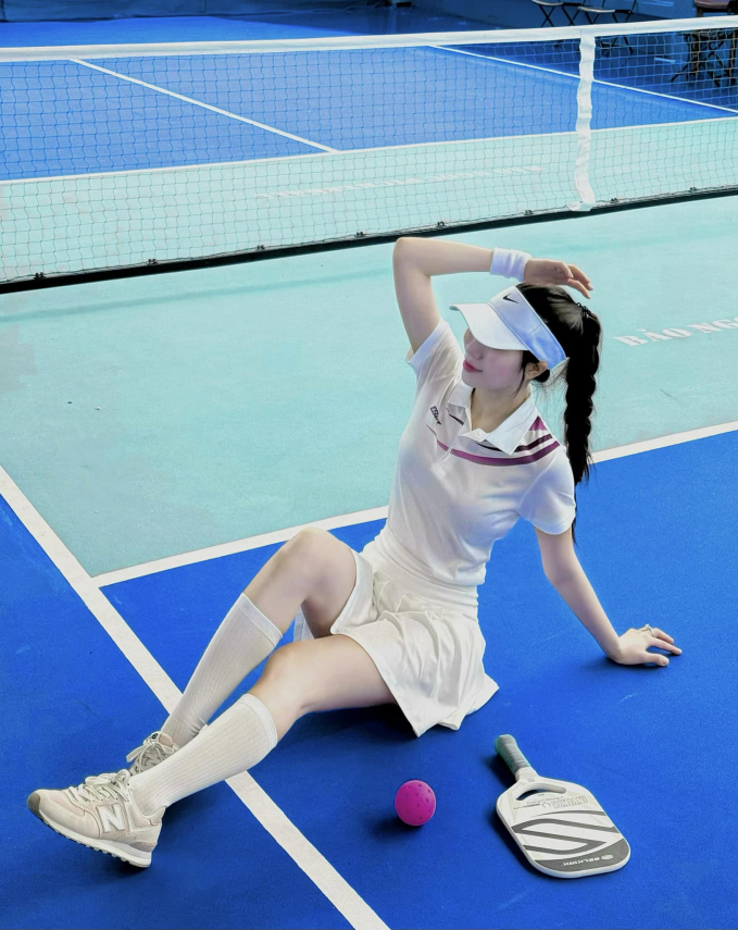 Nguyễn Nụ ra sân chơi pickleball