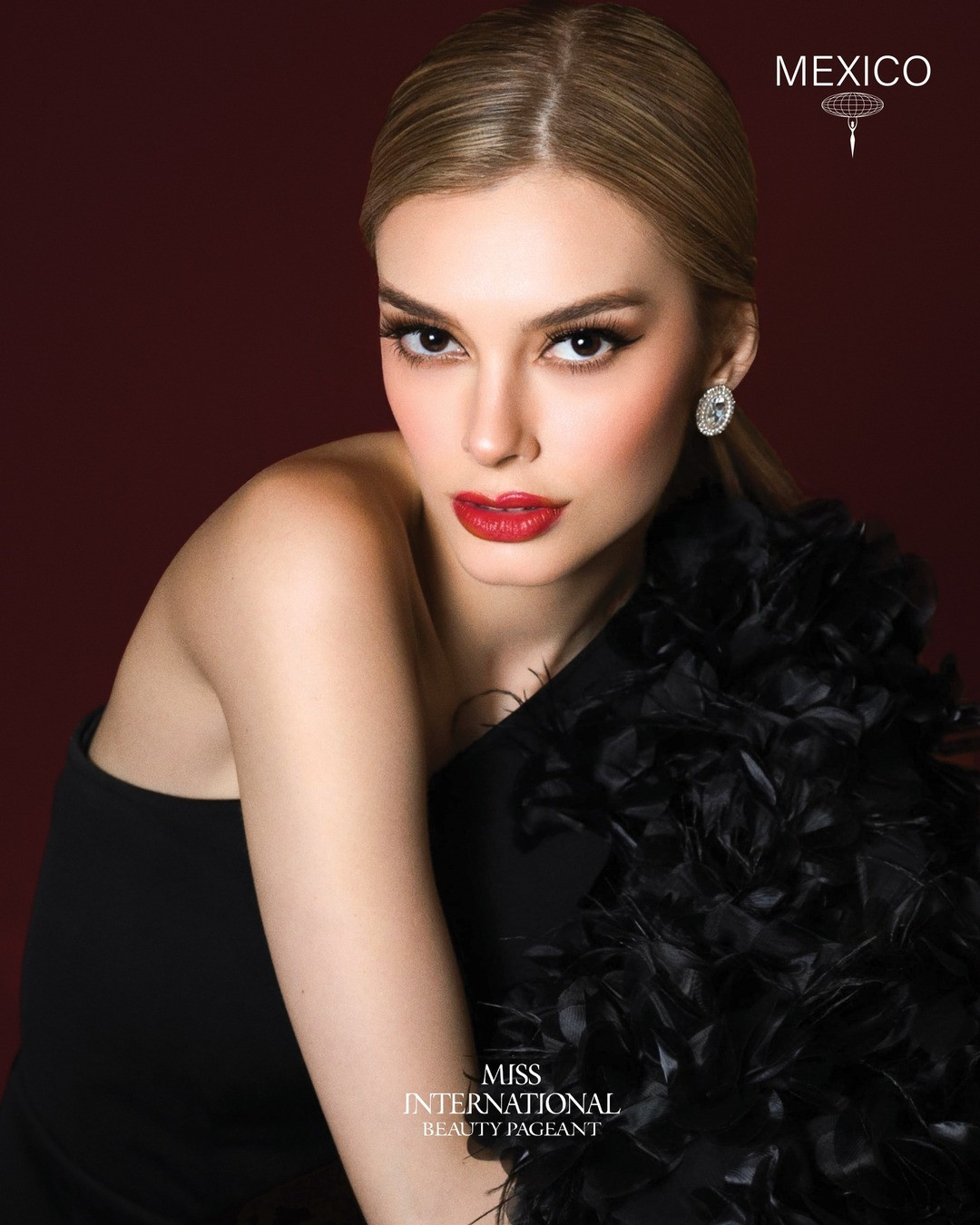 Valeria Villanueva từ Mexico năm nay 26 tuổi, cao 1,73m, là người mẫu và diễn viên chuyên nghiệp. Cô mang đến nguồn năng lượng tích cực tại cuộc thi với nụ cười tươi tắn, tính cách thân thiện và hoạt ngôn. Valeria còn là người ủng hộ sức khỏe tâm thần và đã sáng lập dự án 